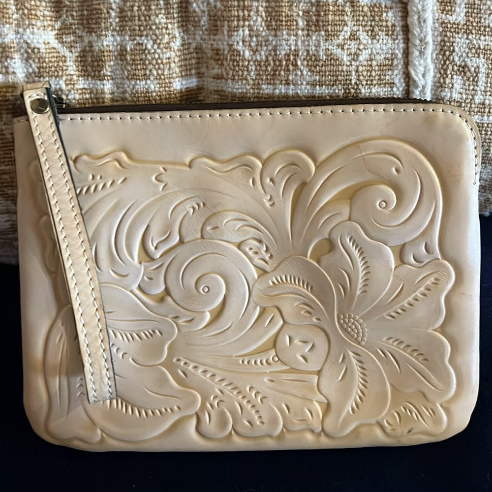 PATRICIA NASH FLORAL EMBOSSED LARGE WRISTLET